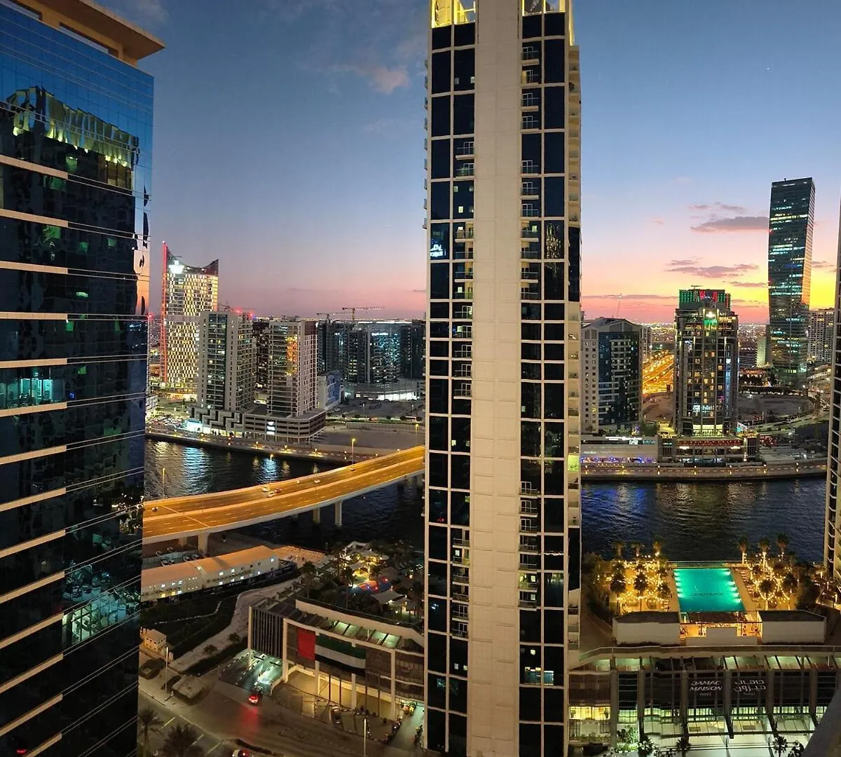 Burj & Beyond - Luxury Stay With Burj Khalifa View Dubai Apartment